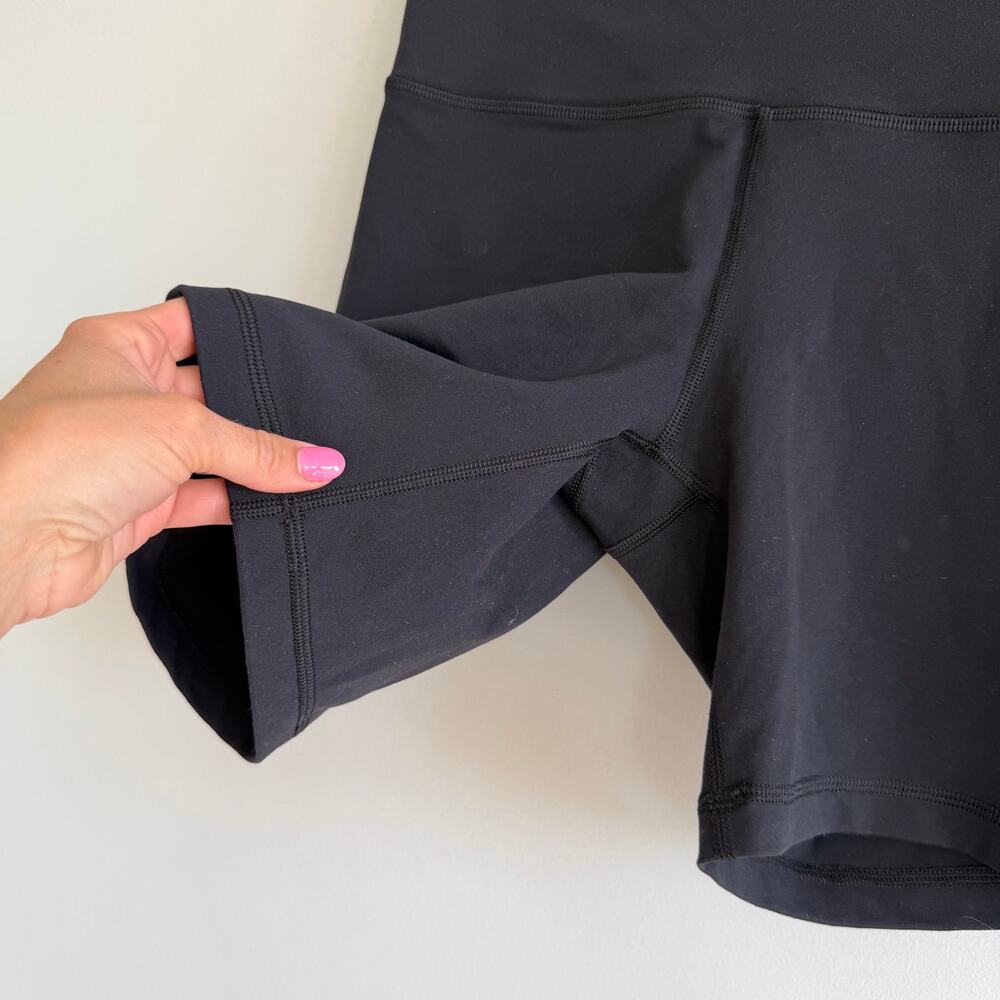 Aritizia TnAction Pull On High Rise Activewear Biker Shorts Black M - Picture 3 of 5